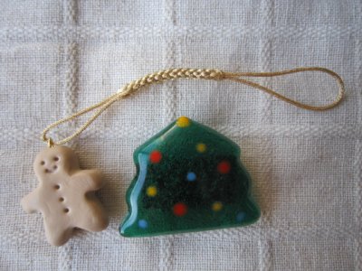 画像1: クリスマスツリー帯留めとジンジャーボーイクッキーの帯飾り
