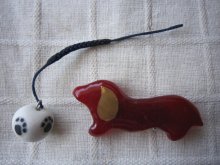 他の写真1: 金耳ダックスフントの帯留め（赤）と肉球模様の帯飾り
