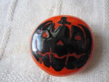 他の写真2: 透明オレンジガラスに黒おばけかぼちゃ帯留め