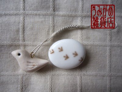 画像1: 小鳥の足跡帯留めと白い小鳥の帯飾り