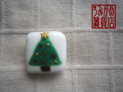 画像1: 白地に三角クリスマスツリーの帯留め