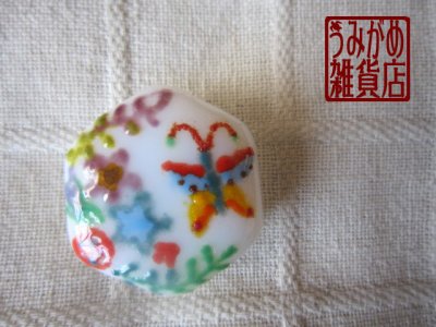 画像2: 琉球紅型風蝶とお花の帯留め