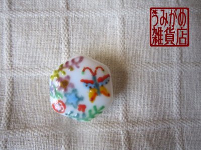 画像1: 琉球紅型風蝶とお花の帯留め