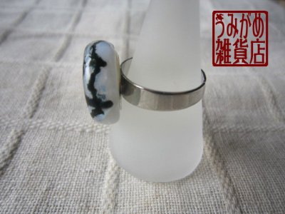 画像7: 乳白色に黒蜘蛛巣のリング