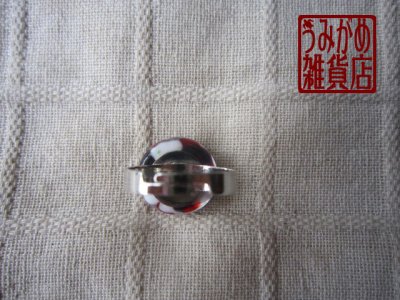 画像8: 赤・黒・白のモザイクガラスの指輪（丸型）