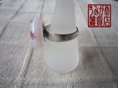 画像7: 乳白色に赤紫やもりのリング