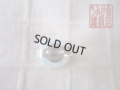 画像8: 乳白色に青緑やもりのリング