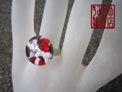 画像5: 赤・黒・白のモザイクガラスの指輪（丸型）