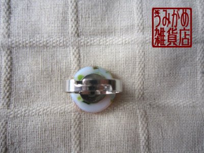 画像8: 白と緑に赤蜘蛛巣のリング