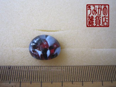 画像6: 赤・黒・白のモザイクガラスの指輪（変形楕円）