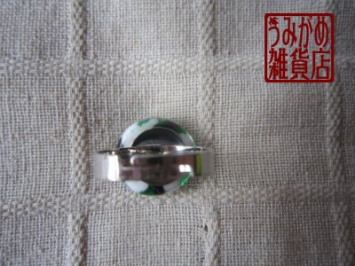 画像8: 緑・黒・白のモザイクガラスの指輪（丸型）