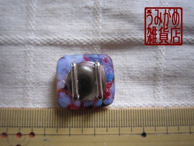 金色やもりの帯留め（赤＆黒:プチシリーズ）＊大きさ参考画像