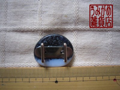 雪中の小鳥帯留め＊大きさ参考画像