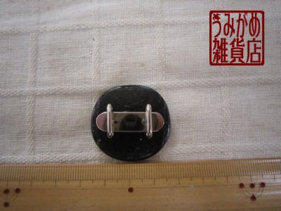 椿の帯留め＊大きさ参考画像