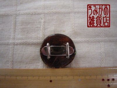 椿の帯留め＊大きさ参考画像