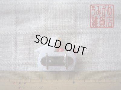 小鳥とお花の帯留め＊パート・ド・ヴェール＊大きさ参考画像