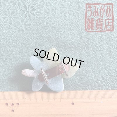 葉っぱとやもりの帯留め（帯・帯締めは商品に含まれません）