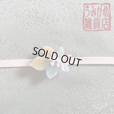葉っぱとやもりの帯留め（帯・帯締めは商品に含まれません）