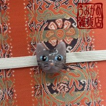 他の写真2: にゃんこ顔の帯留め（グレー縞）