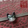 にゃんこ顔の帯留め（鼻白）