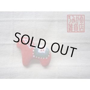 画像: 赤馬の帯留め