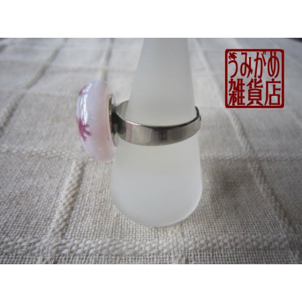 画像7: 乳白色に赤紫やもりのリング (7)