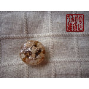 画像: 琥珀色を楽しむ帯留め（琥珀＆薄茶＊丸形＊プチシリーズ）