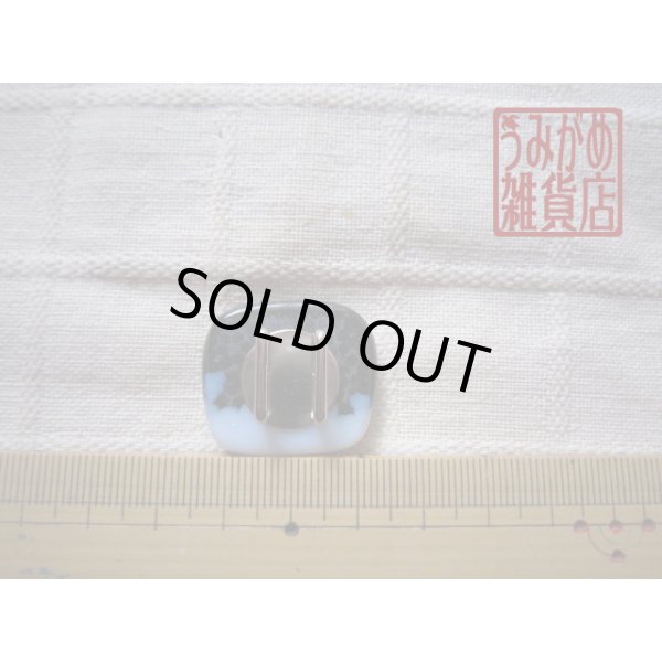 雪景色の一軒家の帯留め＊大きさ参考画像