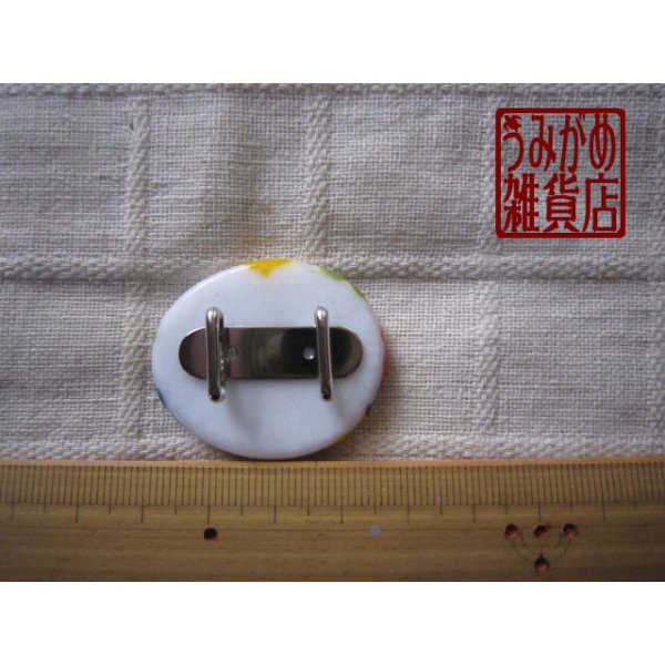 彩り梅模様の帯留め＊大きさ参考画像