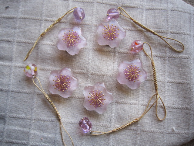 画像: サクラ帯留めと桜色のトンボ玉帯飾り、５種アップしました。