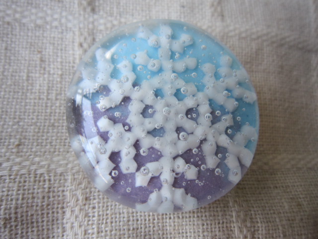 画像: 水色と紫に雪の結晶帯留めアップしました。