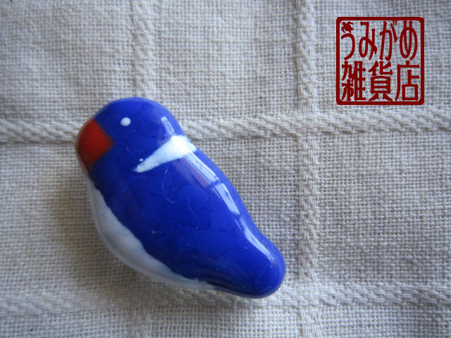 画像: 青い小鳥の帯留め（左向き）