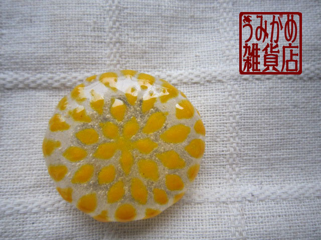 画像: 菊花の帯留め（黄色）