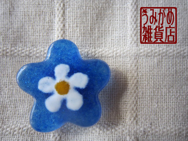 画像: 青いお花の帯留め