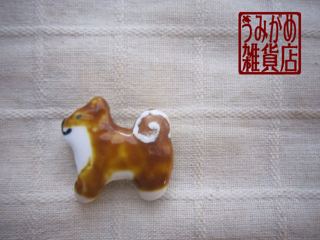 画像: 横向き柴犬の帯留め（茶色）