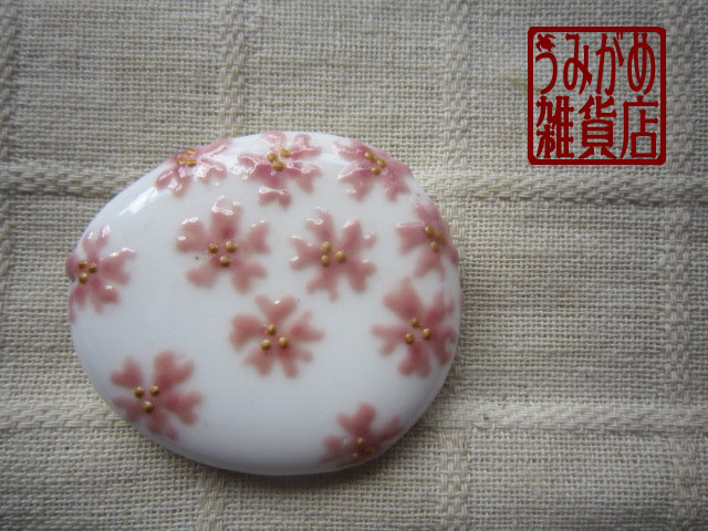画像: 桜満開の帯留め（白）