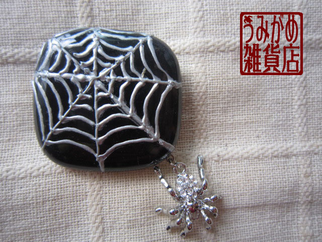 画像: 蜘蛛の巣と銀色蜘蛛の帯留め（スクエア）