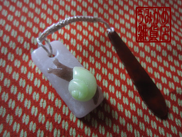 画像: かたつむりの帯飾り（薄緑貝）＊パート・ド・ヴェール